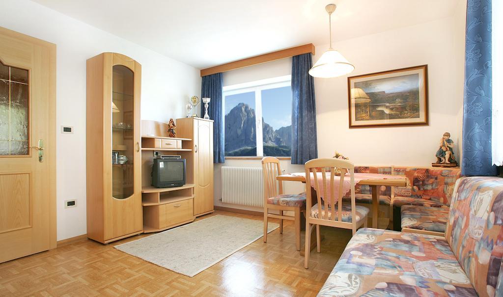 Apartments La Baita Santa Cristina Val Gardena Oda fotoğraf